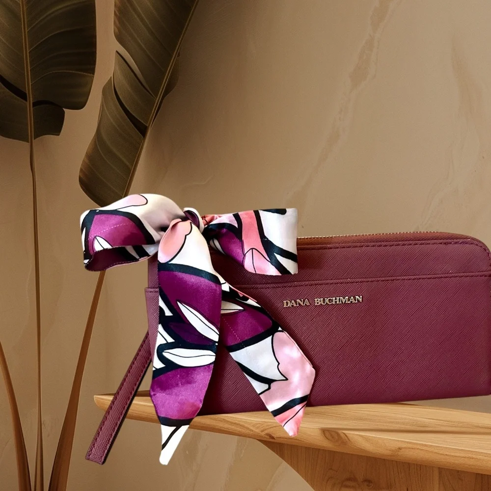 Dana Buchman LARGE Burgundy Wristlet/ Built-in Wallet 9 x 5 x 1
